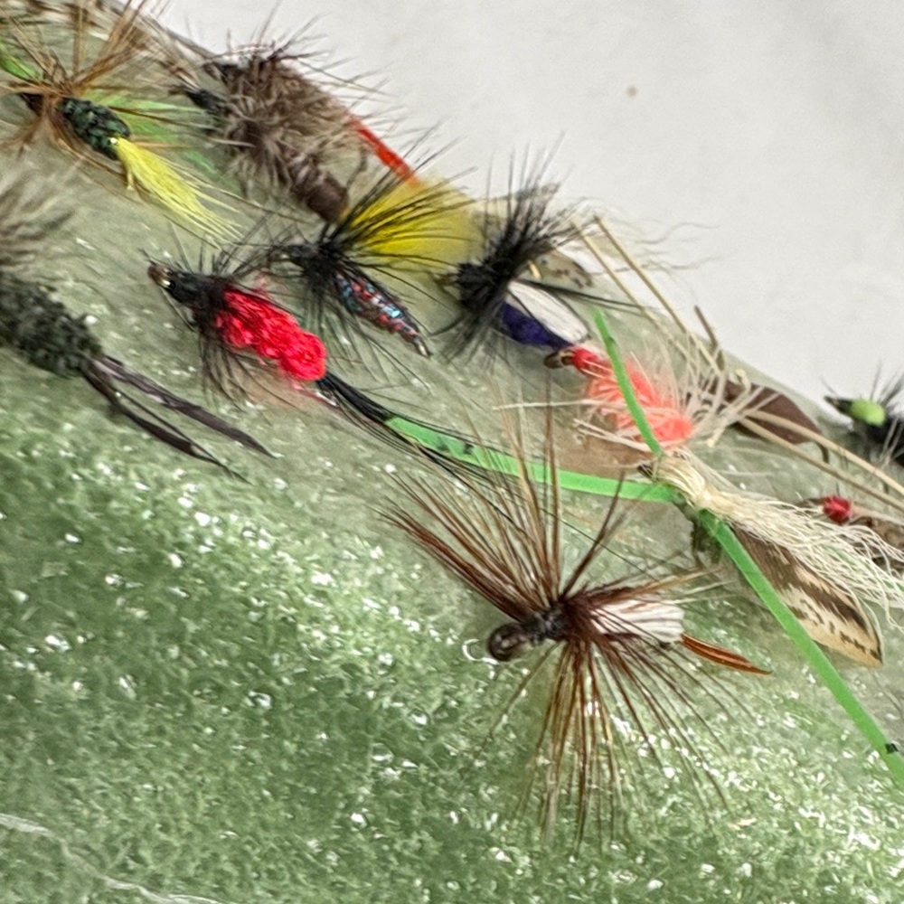 26 Homemade Assorted Fishing Flies Set - Picture 9 of 12